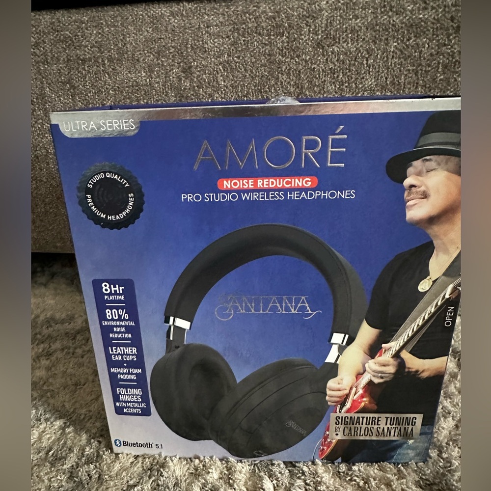 Noise Reducing Wireless Headphones
Amore Santana New In Box
